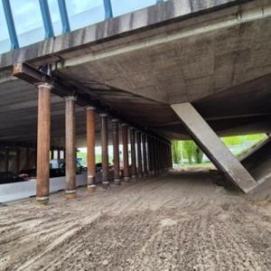Viaducten knooppunt Velperbroek tijdelijk ondersteund